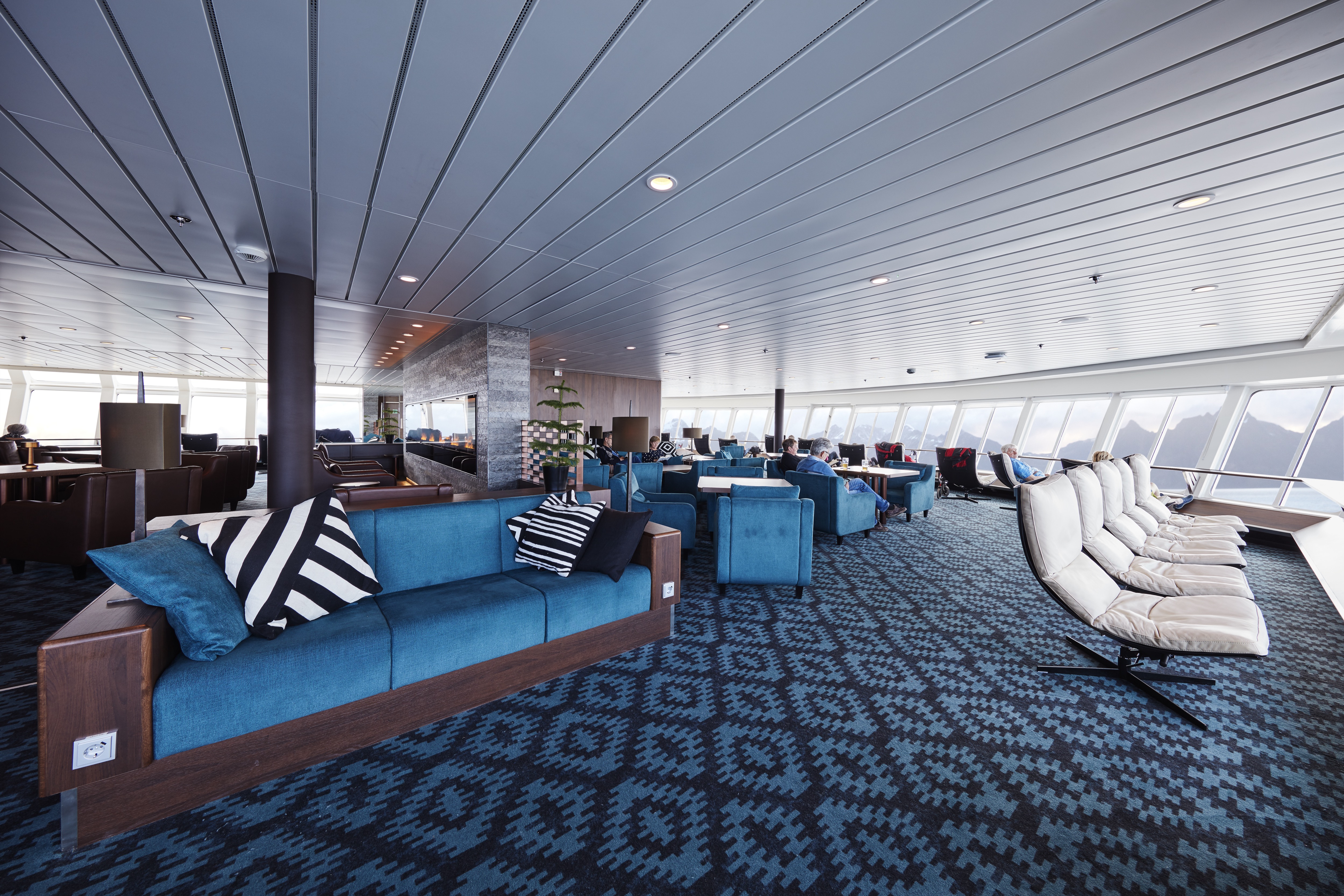 MS Nordkapp - Explorer Lounge & Bar